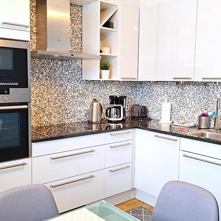 Apartment Kotimaailma - Saunallinen & Parvekkeellinen Keskustakolmio- Satakunnankatu